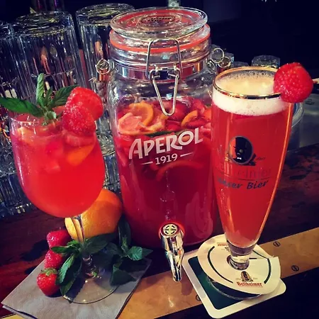 Hemingway's بيت ضيافة 2*