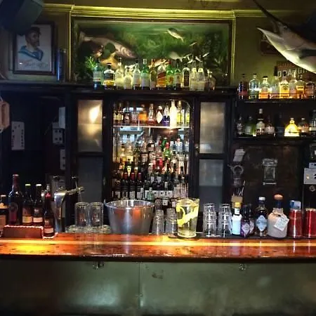 Hemingway's Pensjonat 2*
