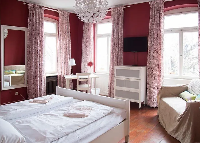 招待所 Hemingway's 2*